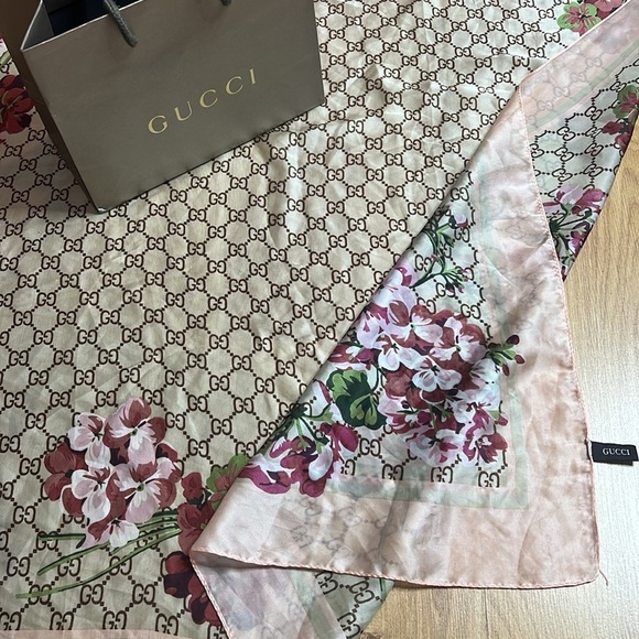 Gucci 72” x 34” Large 100% Silk Wrap Scarf with Original Gift Bag - Authentic - Picture 2 of 12